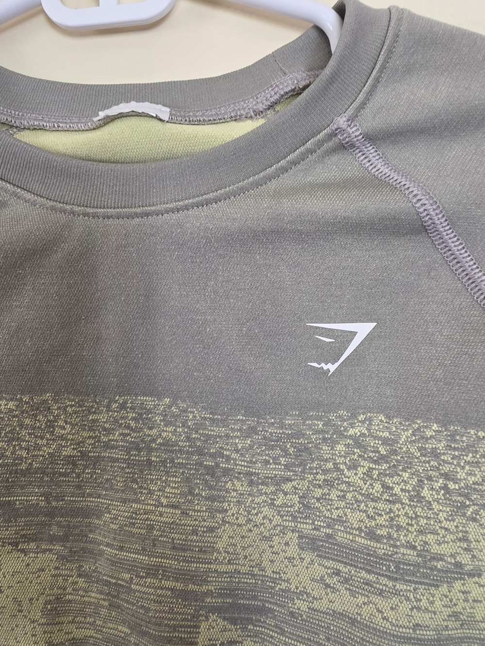 Gymshark Adapt Ombre Crop Top Yellow-Green Long Sleeve Seamless Size S - Picture 4 of 5